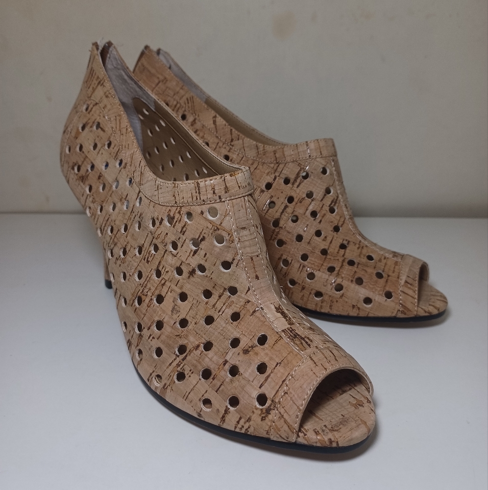 VANELI Porter Cork Pumps - Size 8 1/2 Beige